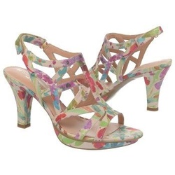 Bright wide width heel shoes for spirng and summer